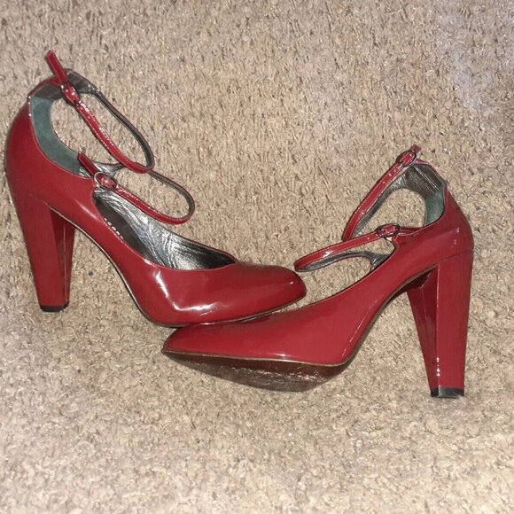 MARC BY MARC JACOBS-Deep Red Patent Pumps-Ankle/MaryJane Strap-Sz 40-Near Mint - Picture 1 of 7